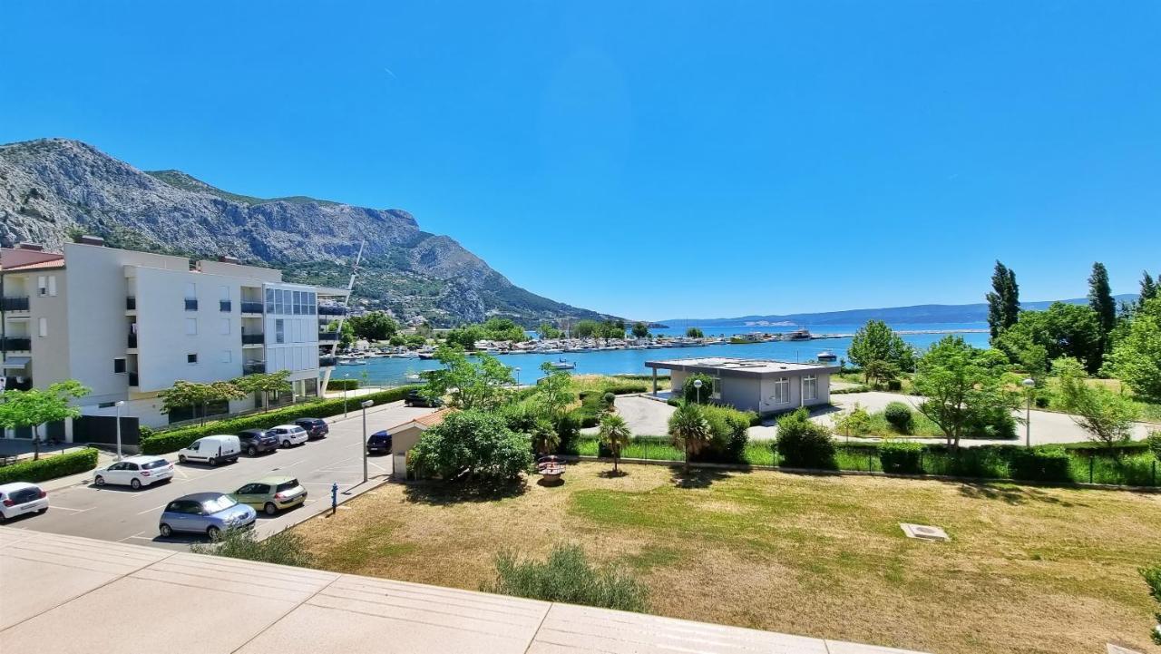 Apartment Cesarica Омиш Экстерьер фото