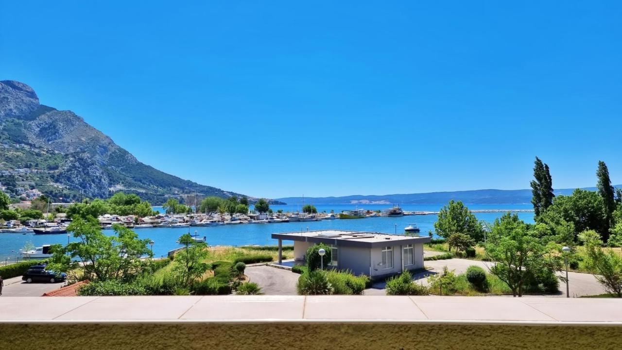 Apartment Cesarica Омиш Экстерьер фото