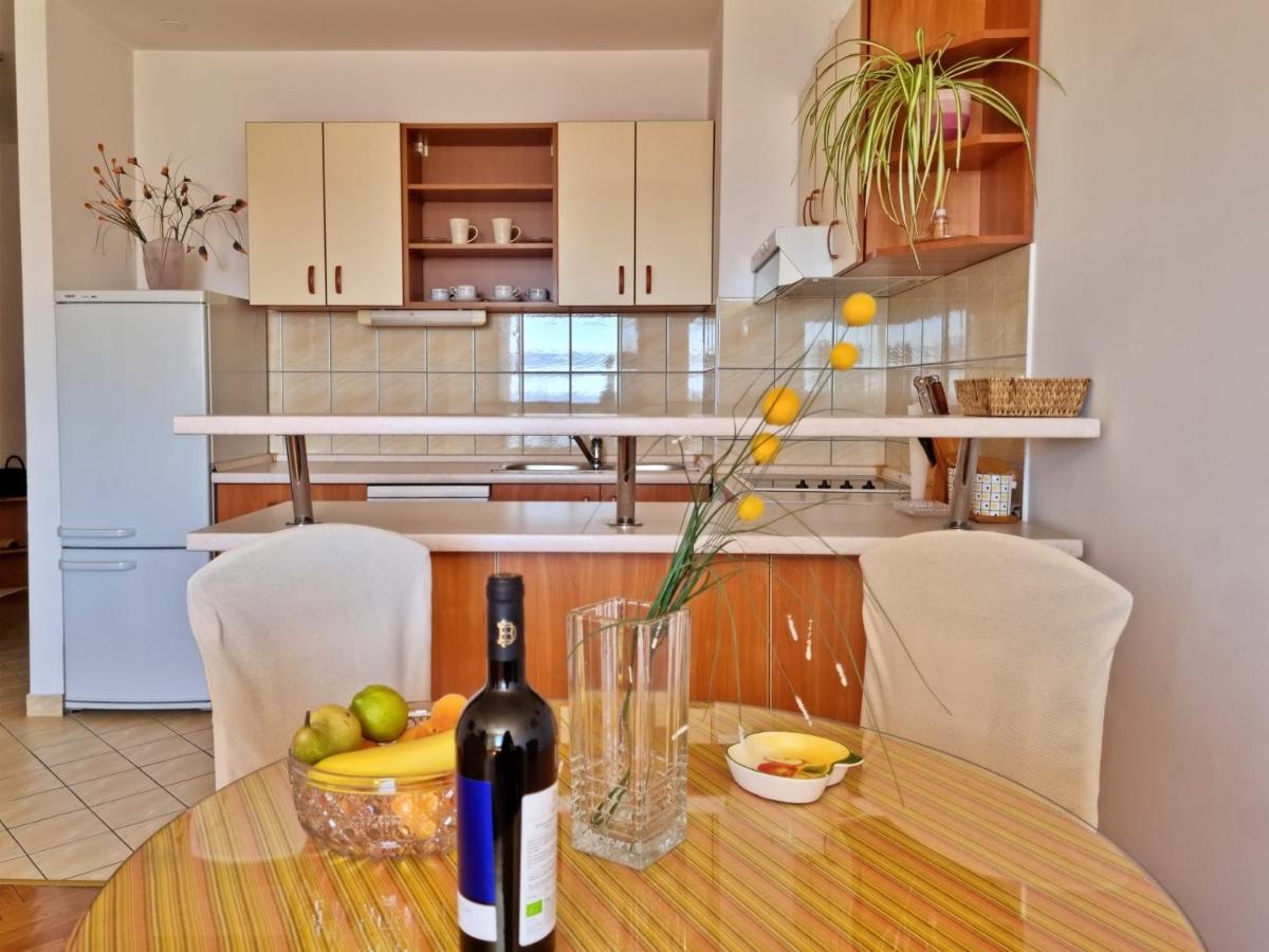 Apartment Cesarica Омиш Экстерьер фото